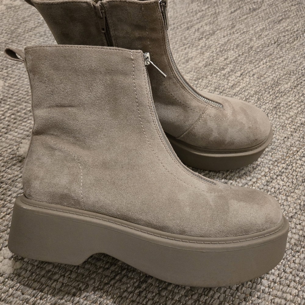 NEW Portland Boot Company Gray Suede Boots Lug Platform Style 9.5 - Picture 2 of 9
